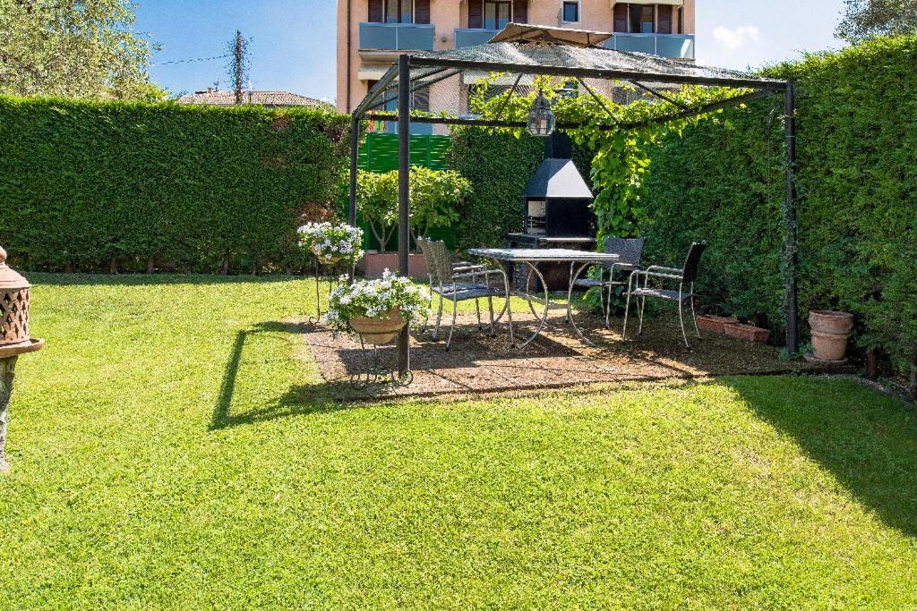 Residence Campana Bardolino Bagian luar foto