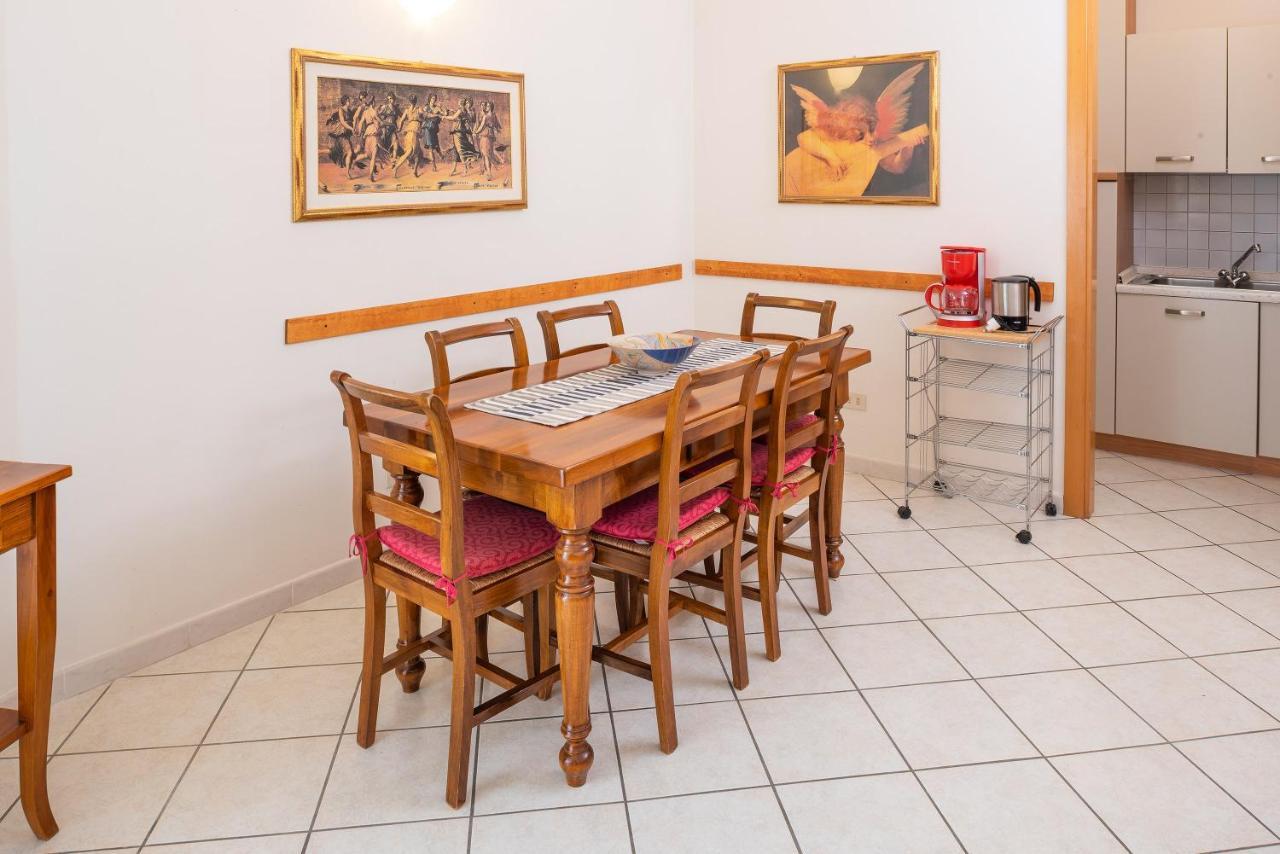 Residence Campana Bardolino Bagian luar foto